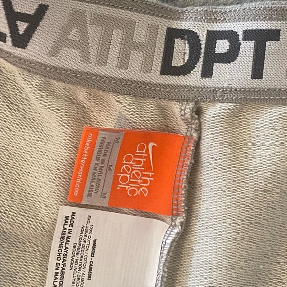 Nike Sweatpants Jogger Capri NWOT Grey Medium - Picture 3 of 4